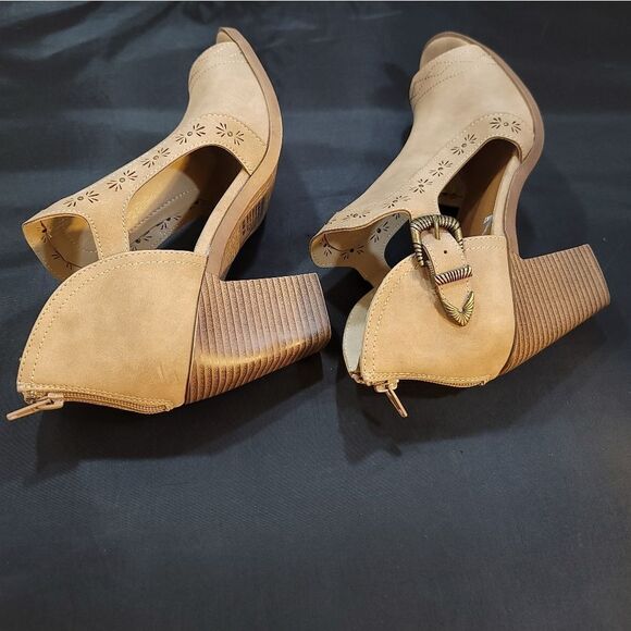 BRAND NEW JELLYPOP CUT-OUT DESIGN BLOCK HEEL BOOTIE - Picture 11 of 15